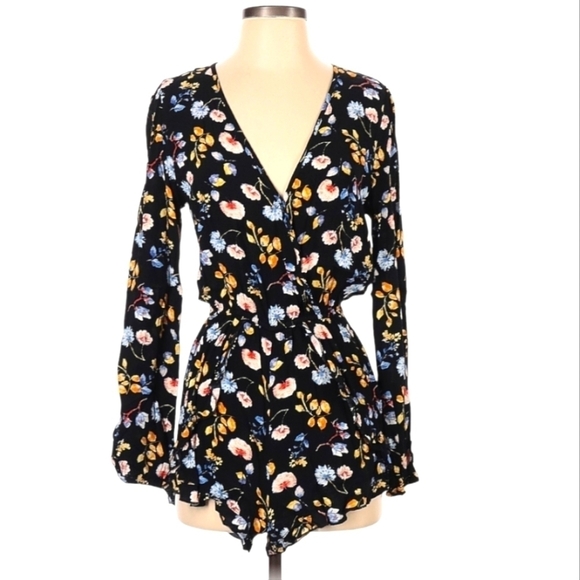 Forever 21 Floral Romper Size M - Picture 1 of 2